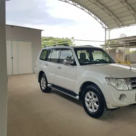Mitsubishi Pajero 2013