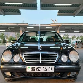 Mercedes-Benz E320 2001