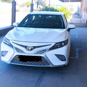 Toyota Camry 2018