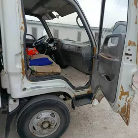 Hyundai H-1 2005