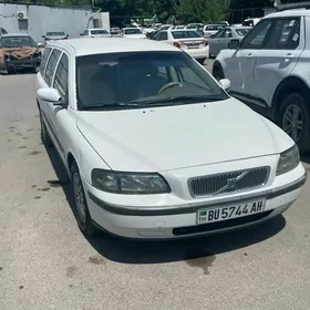 Volvo V70 2003