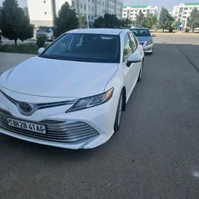 Toyota Camry 2019