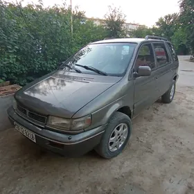 Mitsubishi Chariot 1993