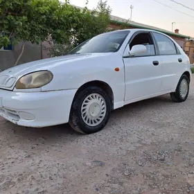 Daewoo Lanos 2001