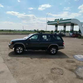 Nissan Pathfinder 1999