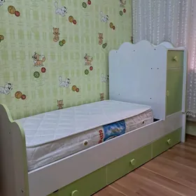 кровать манежка