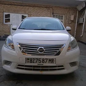 Nissan Versa 2012