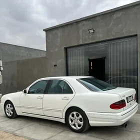 Mercedes-Benz E320 2001