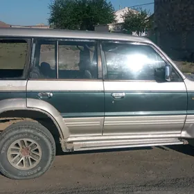 Mitsubishi Pajero 1993