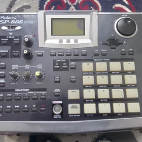 ROLAND SP-606