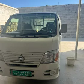 Nissan Urvan 2010