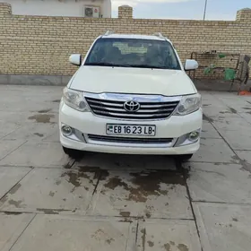 Toyota Fortuner 2013
