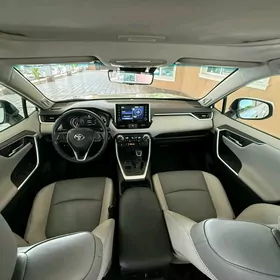 Toyota RAV4 2021