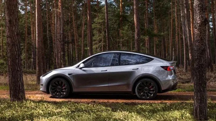 Tesla ulanylan Model 3 we Model Y awtoulaglaryny 257 müň km-e çenli kepillik bilen hödürleýär