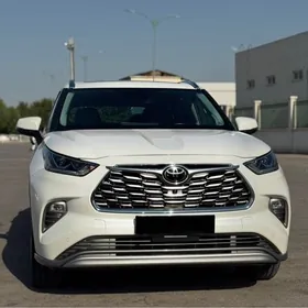 Toyota Highlander 2021
