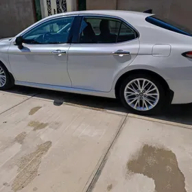 Toyota Camry 2019