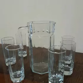 кувшин и стаканы