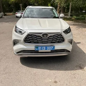 Toyota Highlander 2021