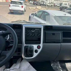 Mitsubishi Canter 2025