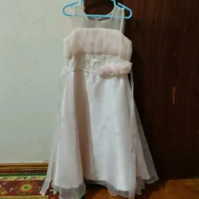 Платья
