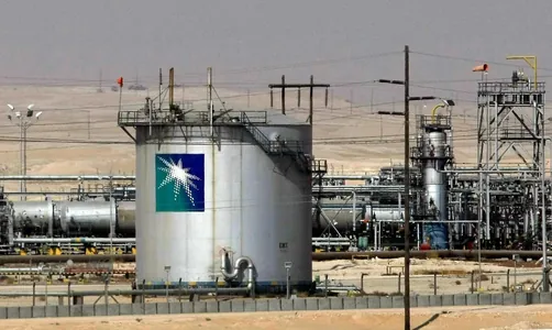 Нефтяной гигант Saudi Aramco теряет прибыль из-за падения цен на нефть