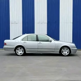 Mercedes-Benz E320 1999