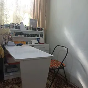 Маникюрный стол