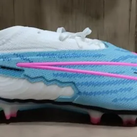 Бутсы:Nike Phantom gx
