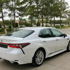 Toyota Camry 2021