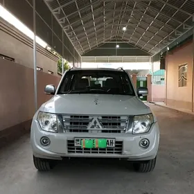Mitsubishi Pajero 2013