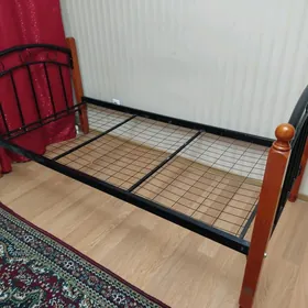 кровати