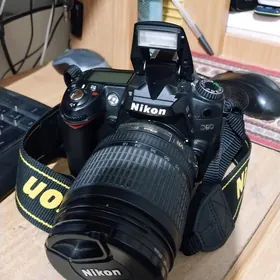 Nikon D90