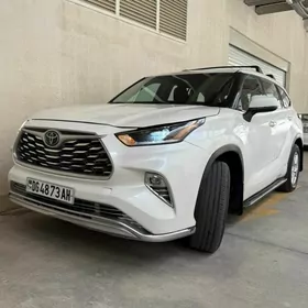 Toyota Highlander 2021