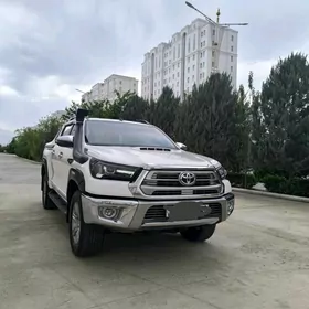 Toyota Hilux 2021