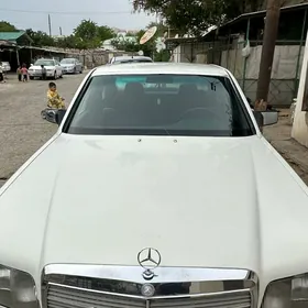 Mercedes-Benz W126 1984