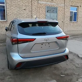 Toyota Highlander 2022