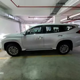 Mitsubishi Pajero 2020