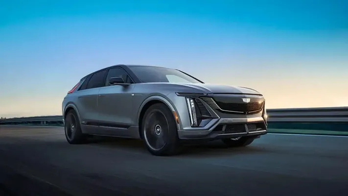 Cadillac-yň 615 at güýjüni berýän V seriýaly ilkinji awtoulagy sport awtoulaglaryndan has çalt bat alýar