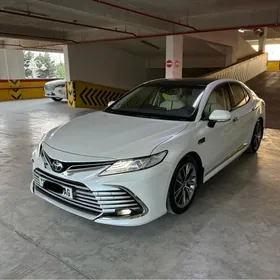 Toyota Camry 2021