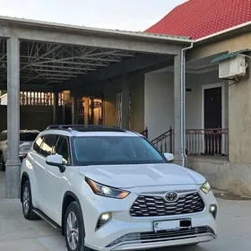 Toyota Highlander 2021