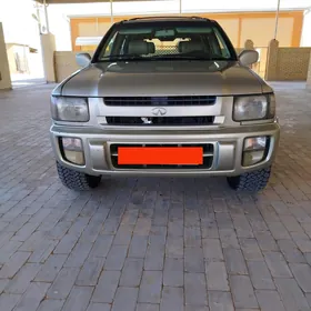 Infiniti QX4 1998