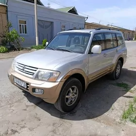 Mitsubishi Pajero 2002
