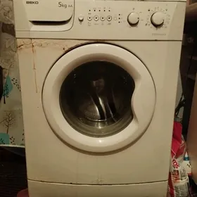 Продается стиральная машина .