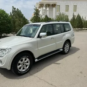 Mitsubishi Pajero 2013