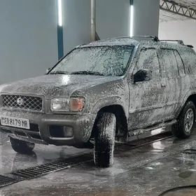 Nissan Pathfinder 2001
