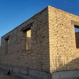 дача с недостроенным домом