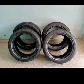 235/45/R18