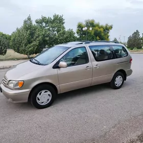Toyota Sienna 2002