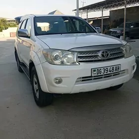 Toyota Fortuner 2012