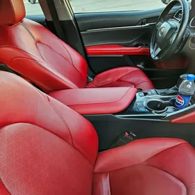 Toyota Camry 2018